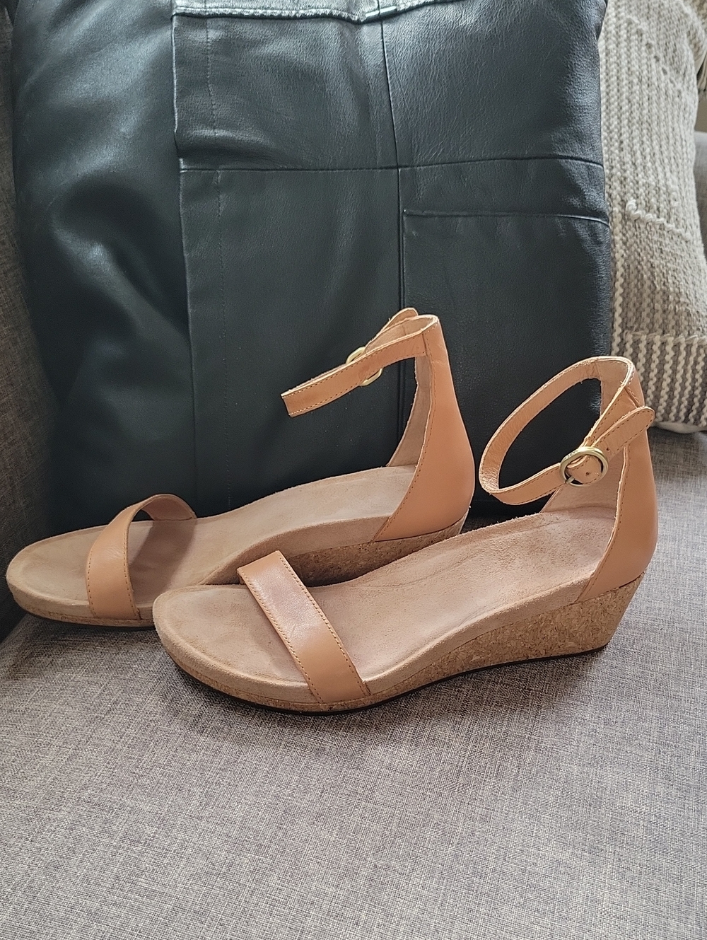UGG Emilia Leather Sandal Size 7.5